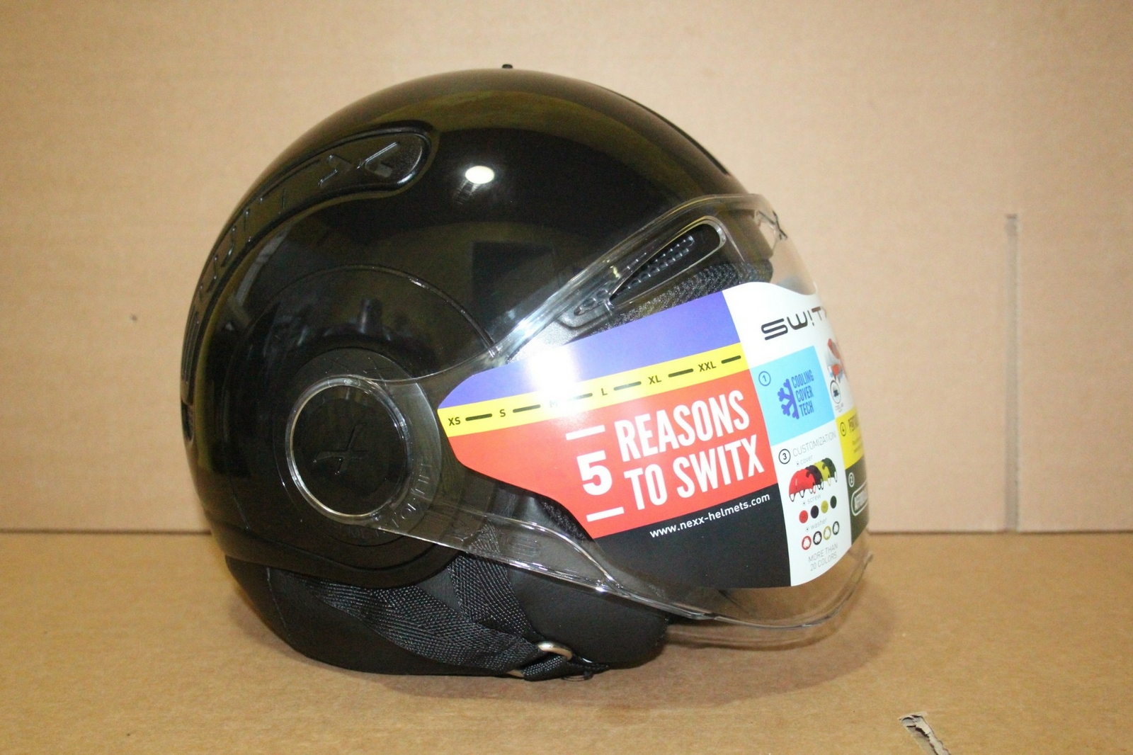 Casque jet Nexx Switx 10 XL noir pour éviter la chaleur lors des embouteillages