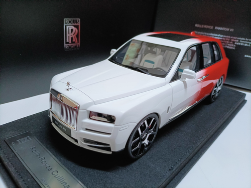 GL 1/18 Rolls Royce Cullinan White Red