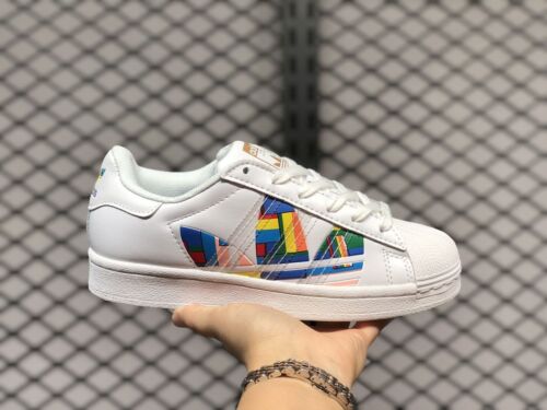 Catena Zo snel als een flits Beschuldigingen Adidas Originals Superstar Pride Mens Casual Shoes Cloud White/White size 9 .5 | eBay Catena Zo snel als een flits Beschuldigingen Adidas Originals Superstar Pride Mens Casual Shoes Cloud White/White size 9 .5 | eBay