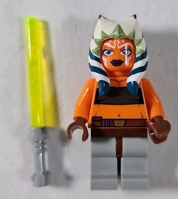 LEGO Star Wars AHSOKA Tano Padawan Minifigure 7751 8037 7675