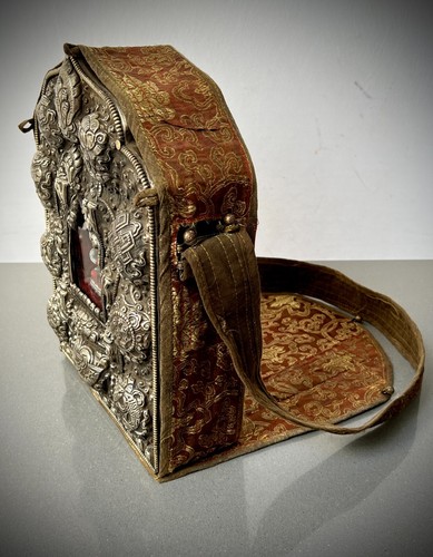 BUDDHIST GHAU HUGE TRAVELLING SHRINE PRAYER BOX NEPAL TIBET REPOUSSÉ SILVER - Picture 9 of 17