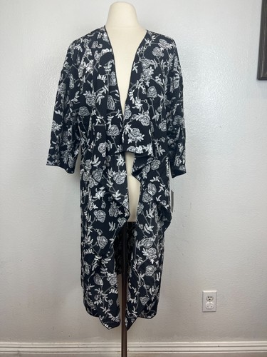 Nuevo con etiquetas Cárdigan LuLaRoe Negro Blanco Estampado Floral Shirley Kimono Plumero Talla L - Imagen 2 de 7