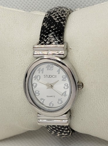 Damen Studio Time oval silberfarben Schlangenmanschette Armband leicht lesbar Uhr I1 - Bild 2 von 8
