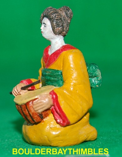 GEISHA PLAYING DRUM Thimble - SCULPTED by BLAS SERVIN PARAGUAY 1.5" tall GD1 - Picture 3 of 10
