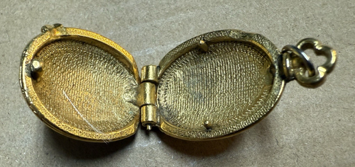 Vintage Gold Tone Locket Pendant Charm - Picture 3 of 6