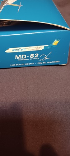 1:400 Gemini Jets GJAAY550EG Die-Cast Allegiant Airlines MD-82 Airliner - Picture 3 of 5