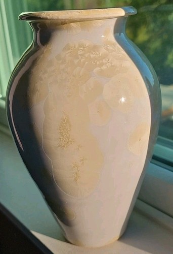 Beautiful Pearl Cream 7.5" Crystalline Art Pottery Vase Signed And Dated 1981. - Picture 8 of 22