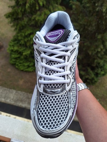CHAUSSURES SAUCONY DE RUNNING NEUVES – TAILLE 42 (GRIS/VIOLET) - Imagen 12 de 16