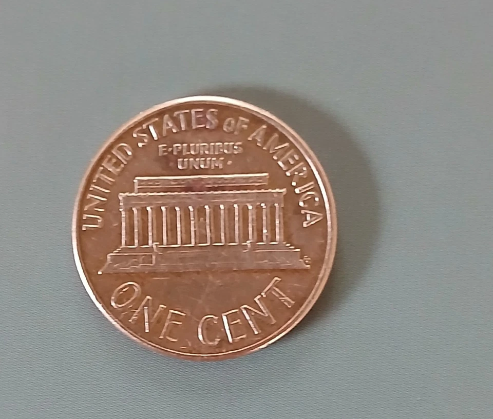 1962 D Lincoln Penny with Error on Top Rim L in Liberty, and IN GOD WE TRUST . - Image 3 of 4