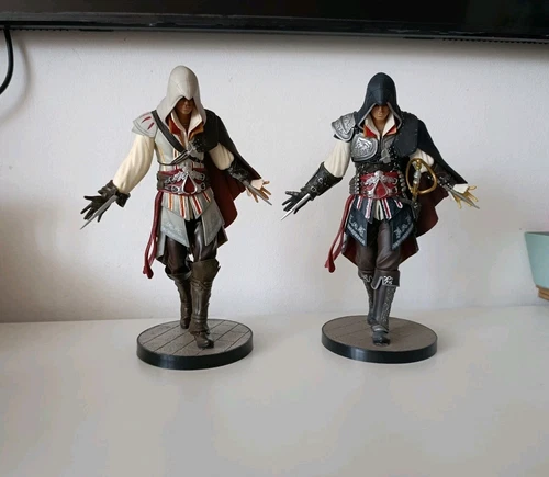 Statue Assassins Creed II noir et blanc AC2 édition collector ezio figurine ubi
