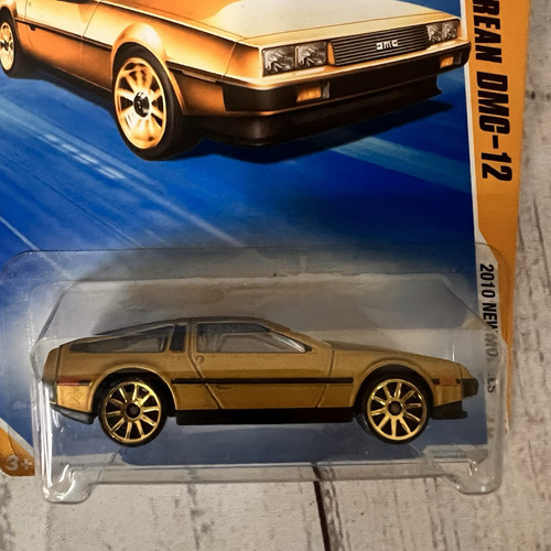 Hot Wheels 2010 New Models #15 '81 DeLorean DMC-12 Gold A - Picture 2 of 5