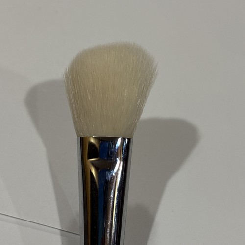 Dior Backstage Powder & Cream Blush Brush No 16 - Picture 4 of 4