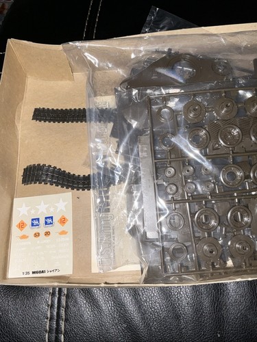 TAMIYA Model U.S. ARMY M60A1 MEDIUM TANK Kit #MT-128A - Picture 14 of 23