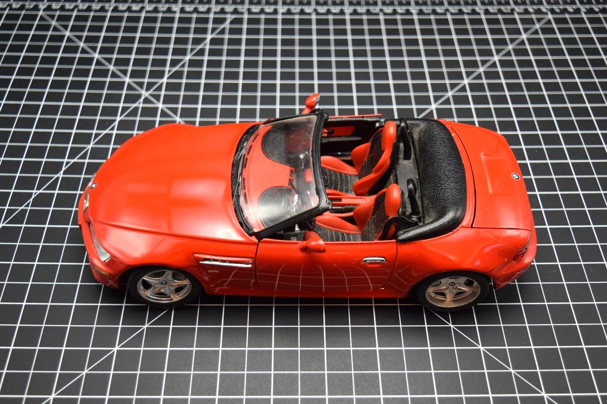 ITALY　BuRaGo 　 　Z3 ミニカー　1/18 1:18 BMW Z3 M Roadster ~ Imola Red ~ Bburago Gold Collection