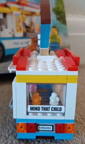 LEGO CITY: Ice-Cream Van (60253) - Picture 7 of 12