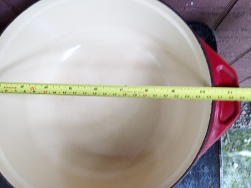 VTG Le Creuset 24 Pot Dutch Oven Red Enameled Cast Iron 9" Wide 4" Deep France - Picture 6 of 8