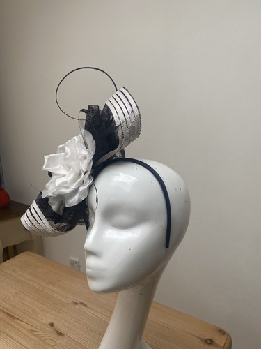 NEW Ladies Navy/White Disc Fascinator Wedding, Ascot, Goodwood Races, Occasion - Picture 3 of 3