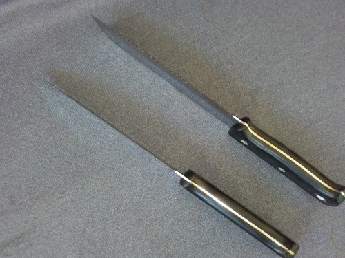 LOT OF 2 J.A. HENCKELS INT. EVERSHARP PRO CARVING KNIFE AND BREAD KNIVES - Picture 4 of 6