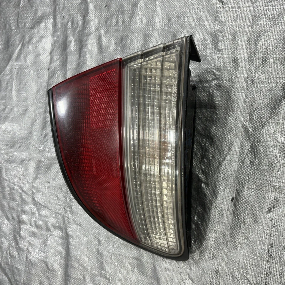 Luz trasera izquierda lado del conductor Mitsubishi Galant 1997-1998 OEM Foto 2 de 4