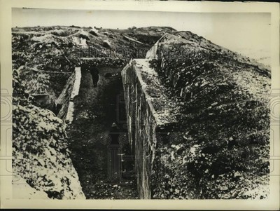 Press Photo German sentries keep watch at captured soviet Fort Balaclava, Russia