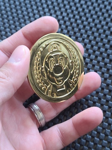 New Super Mario Bros 2 3DS Coin Medal UK Preorder Bonus Rare Promo NES Nintendo. - Bild 2 von 13