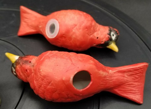 Brinn's Ceramic Cardinal Salt & Pepper Shaker Set with Nest - Picture 5 of 8