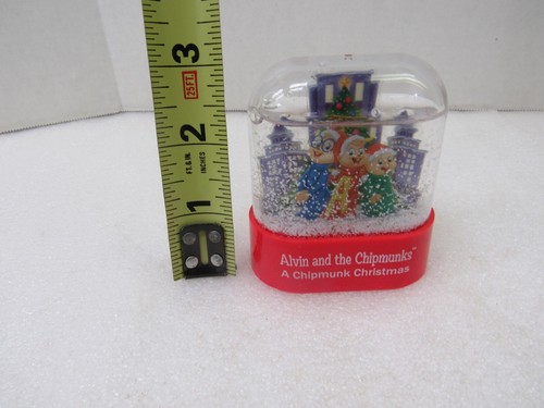 2013 Alvin And The Chipmunks Miniature A Chipmunk Christmas Snow Globe Cartoon - Picture 7 of 7