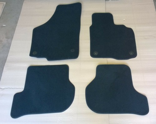 Golf MK5 MK6 Front and rear carpet mats set Black (UK / RHD) New genuine VW - 第 1/1 張圖片