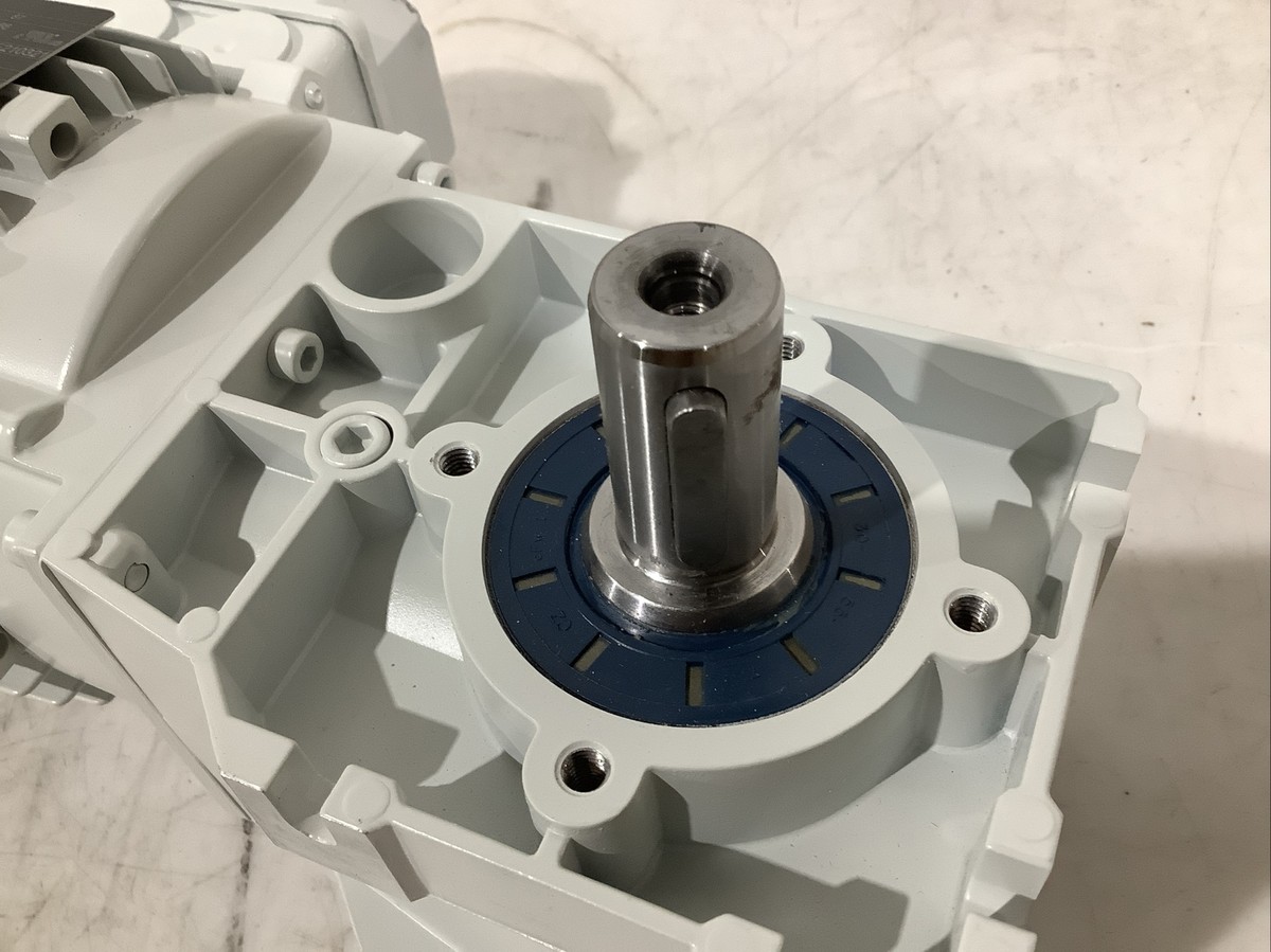 LENZE 3-MOT EN60034 G50AB04MVBR2C MDEMAXX071-32C0U GEARBOX