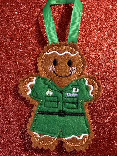 Filz Lebkuchenmann Sanitäter Weihnachten Hängedeko Deko