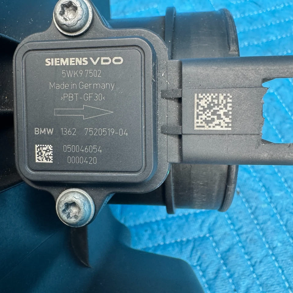 2006-2008 宝马 325i 空气过滤器盒带 MAF 传感器组件原始设备制造商 13717520519 — 第 2/4 张图片