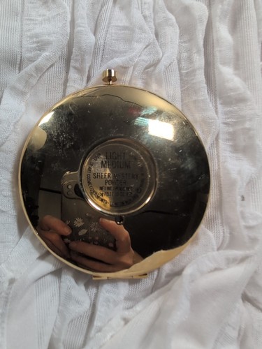 Vintage MAC Keepsake Pressed Powder Mirror Compact in Sheerspark - Picture 3 of 3