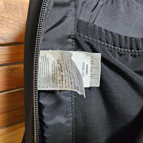 Arc'teryx Arrow22 Hiking Backpack - 22L - Black - Used - Japan - Picture 6 of 8