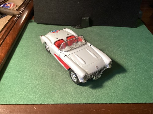Corgi Classics 57 Corvette Maßstab 1:24.Limited Edition - Bild 2 von 9