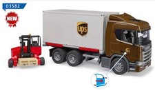BRUDER, SCANIA Super 560R 6x4 Lkw UPS mit Gabelstapler, 1/16, BRU3582