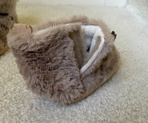 CUTE UNISEX BABY BOY/GIRL CHRISTMAS RUDOLF SLIPPERS BOOTIES AGE 6-9 MONTHS BNWOT - Picture 6 of 9