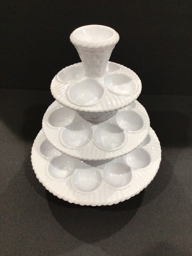 Williams Sonoma White Ceramic Egg Stand Fruit Bon Bon Display Tower Centerpiece - Picture 3 of 10