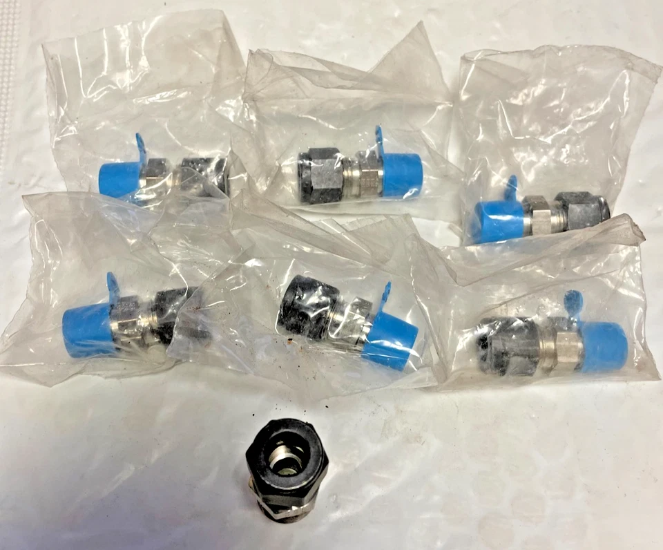 ISSU6MC4 SSP UNILOK 316SS 3/8'' TUBE X 1/4'' NPT MALE CONNECTOR - 7 Piece Set - Image 2 of 3