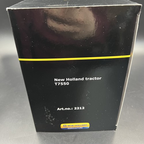 Marge Models 2212 Blue New Holland Tractor T7.550 1:32 Scale BOXED RARE - Picture 3 of 7