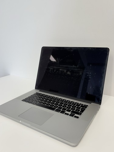 Apple MacBook Pro A1398 – 15,4” – Silber #1