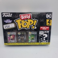 Funko Bitty Pop DC Paquete de 4 con estante de exhibición Bitty y 1 pop misterioso en el interior