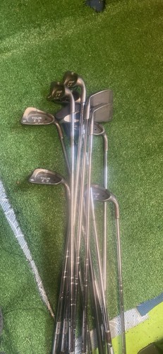 Right-Handed3-sw irons and 2 putters - Picture 1 of 14