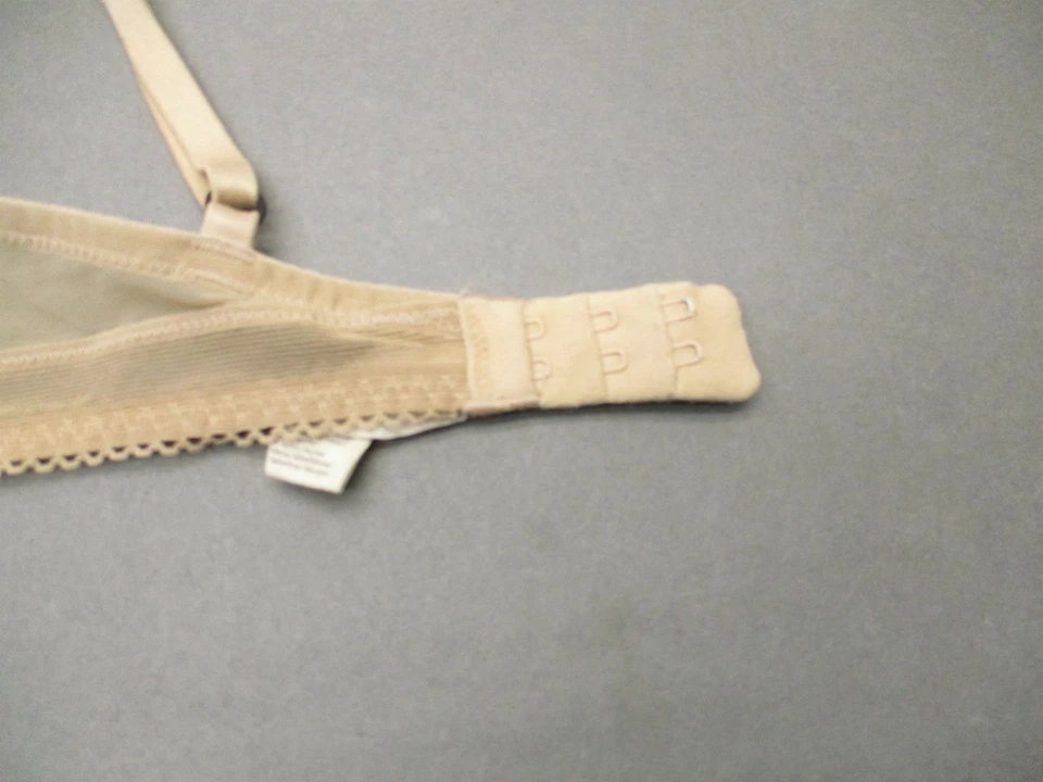 32D Calvin Klein Womens Nude Underwire Padded Back Closure T-Shirt Demi Bra 2H - Image 4 of 4