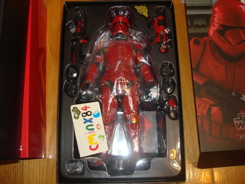SDCC Hot Toys 2019 Star Wars The Rise of Skywalker Red Sith Trooper - Imagen 4 de 6