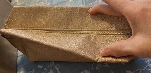 JIMMY CHOO PARFUMS TOILETRY GOLD MAKE UP POUCH , CARRYING CASE NWOT Sparkle! - Picture 5 of 7