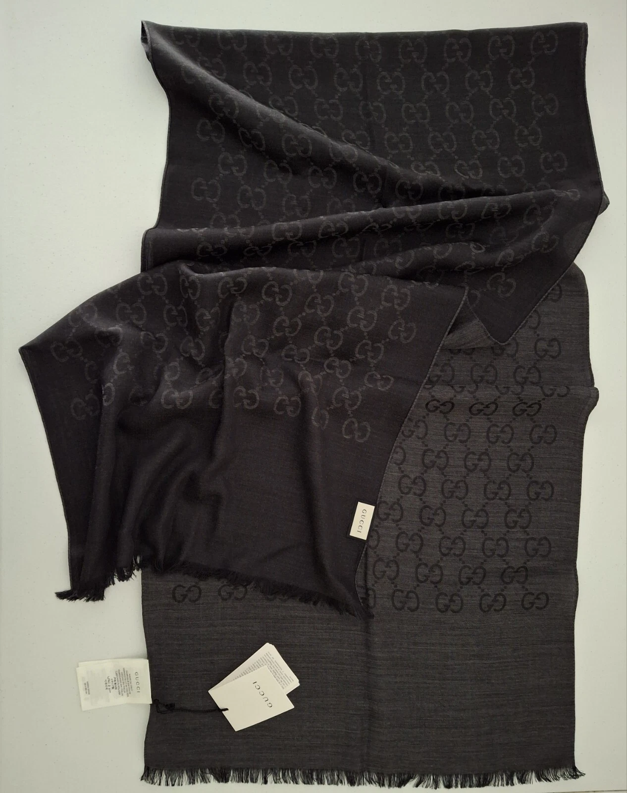 Foulard Gucci logo GG monogrammé noir gris foncé laine et soie mélangées 
