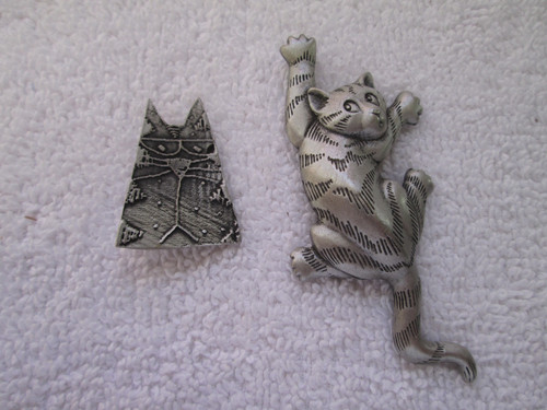 JJ 1988 cat pin, Alley Tales cat pin