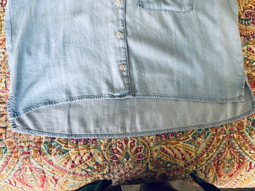 Levi's Women's Short-Sleeve Button-Up Shirt, Light Blue NWT Size M - Picture 6 of 8
