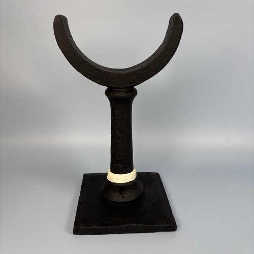 ANTIQUE INDUSTRIAL CAST IRON STAND - GREAT FOR DISPLAY, HATS ETC - Picture 7 of 14
