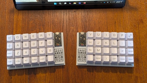 Biba40 Split Keyboard – Wireless Mechanical Keyboard (ZMK, Bluetooth, Custom) - Picture 3 of 8